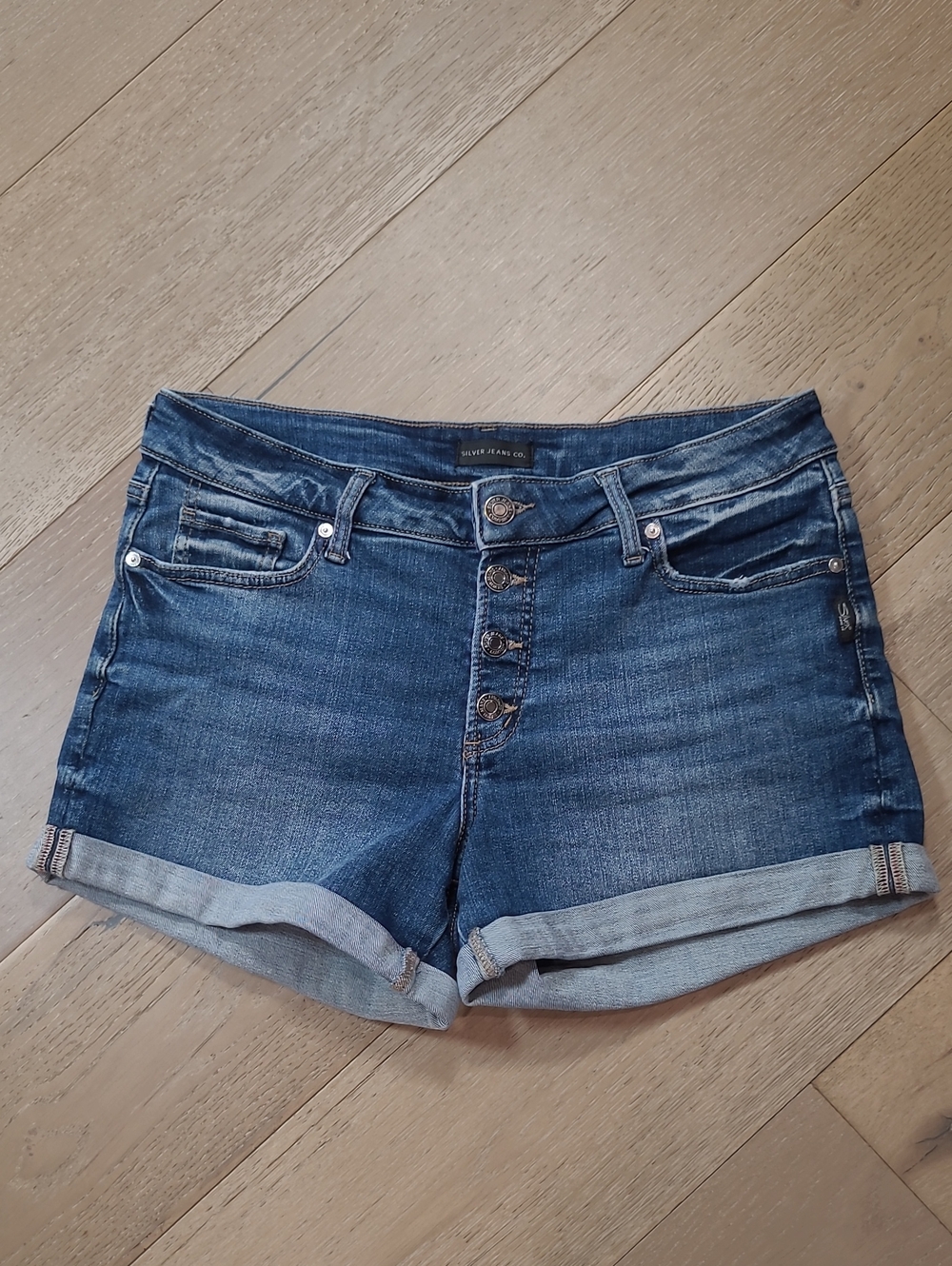EUC Silver Jeans Co Shorts Women's sz 30 Suki Short Button Fly Cuffed Denim